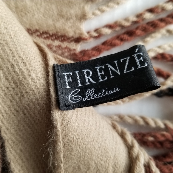 Plaid cape - Picture 2 of 8